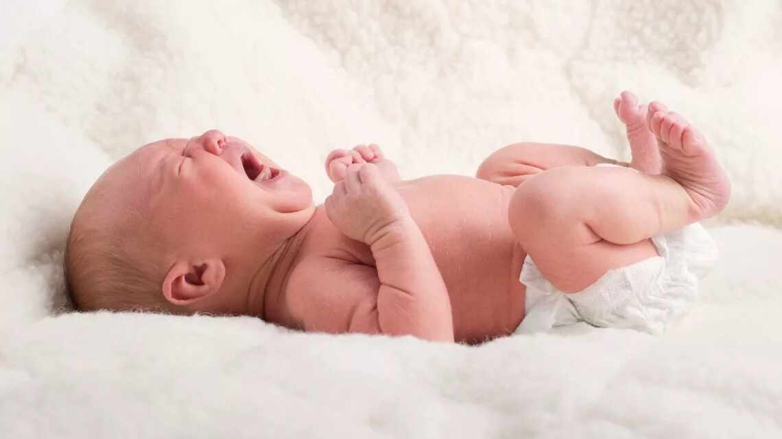Коли у новонароджених починаються і проходять коліки в животику - у скільки місяців?