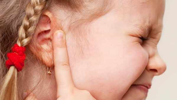 Симптоми і види отиту у дітей, перша допомога і лікування запалення вуха в домашніх умовах